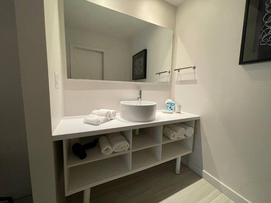 קיסימי Newly Room In Cozy Hotel With Super Location To The Parks מראה חיצוני תמונה