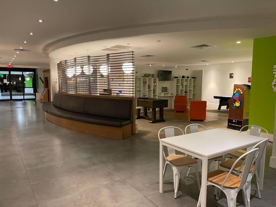 קיסימי Newly Room In Cozy Hotel With Super Location To The Parks מראה חיצוני תמונה